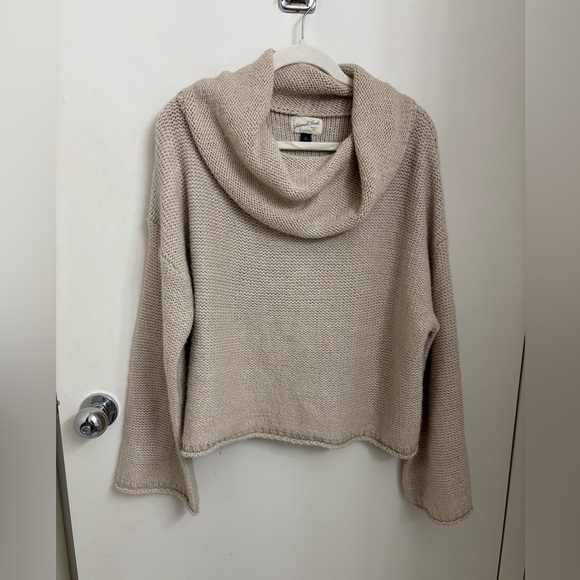 Universal Thread Sweaters - Universal Thread cropped cowl neck sweater